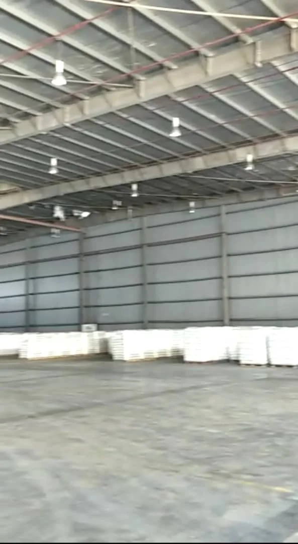 Pasir Gudang warehouse ready with dock levellers loading bay for sales