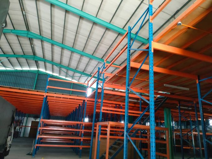 Tampoi factory with extra land & high ceiling for sales