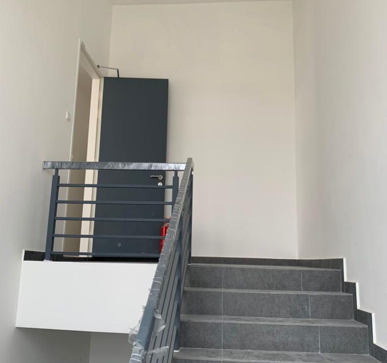 senai-jb-cluster-factory-for-rent-stairs-view