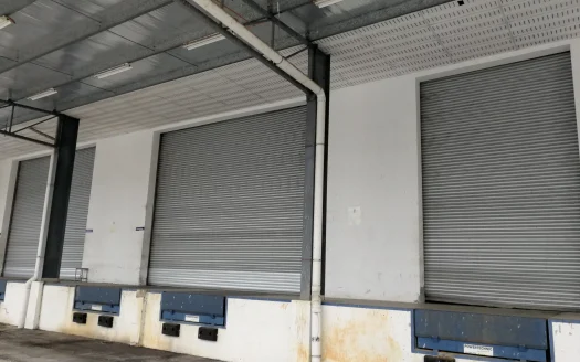 senai-factory-for-rent-with-dock-levellers-scaled